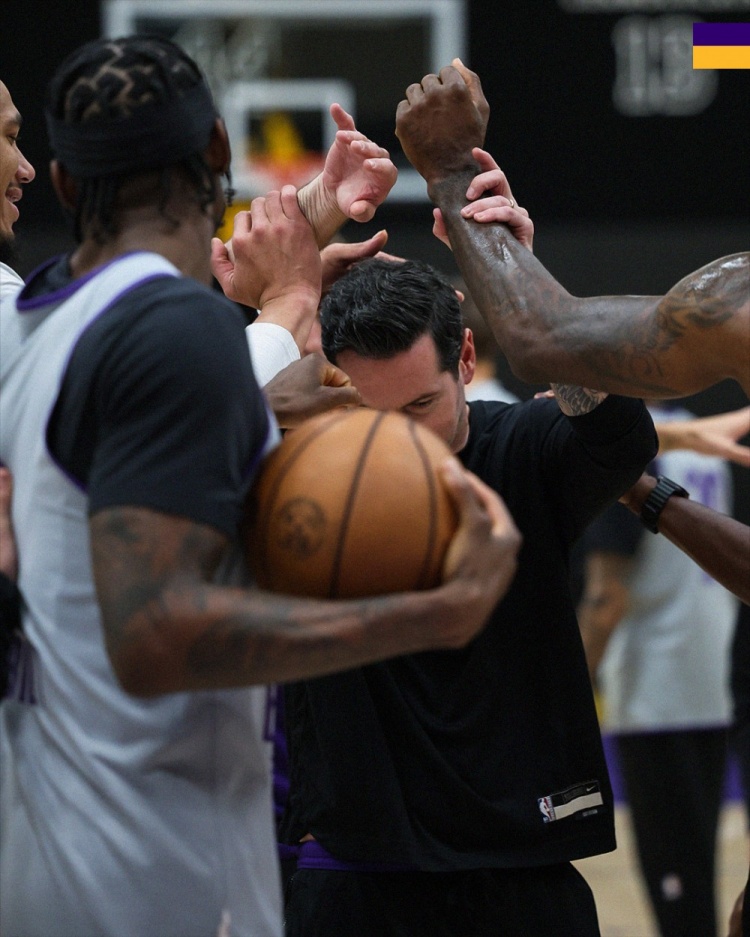 詹姆斯、里夫斯領(lǐng)銜湖人賽前合練 紫金軍團(tuán)3-1手握賽點(diǎn)