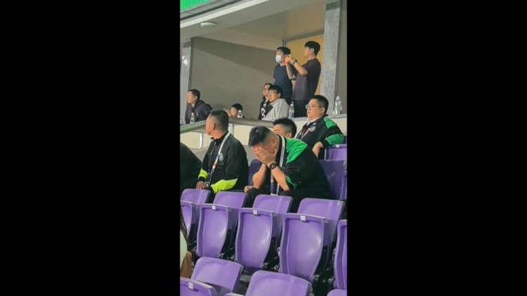 王鈺棟凌空斬終結(jié)五輪不勝，浙江副總看臺(tái)淚崩