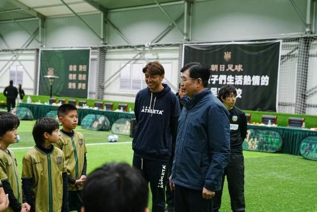 前國(guó)腳楊旭創(chuàng)業(yè)記：放棄功利學(xué)日本，青訓(xùn)從拆解每個(gè)腳趾觸球開始