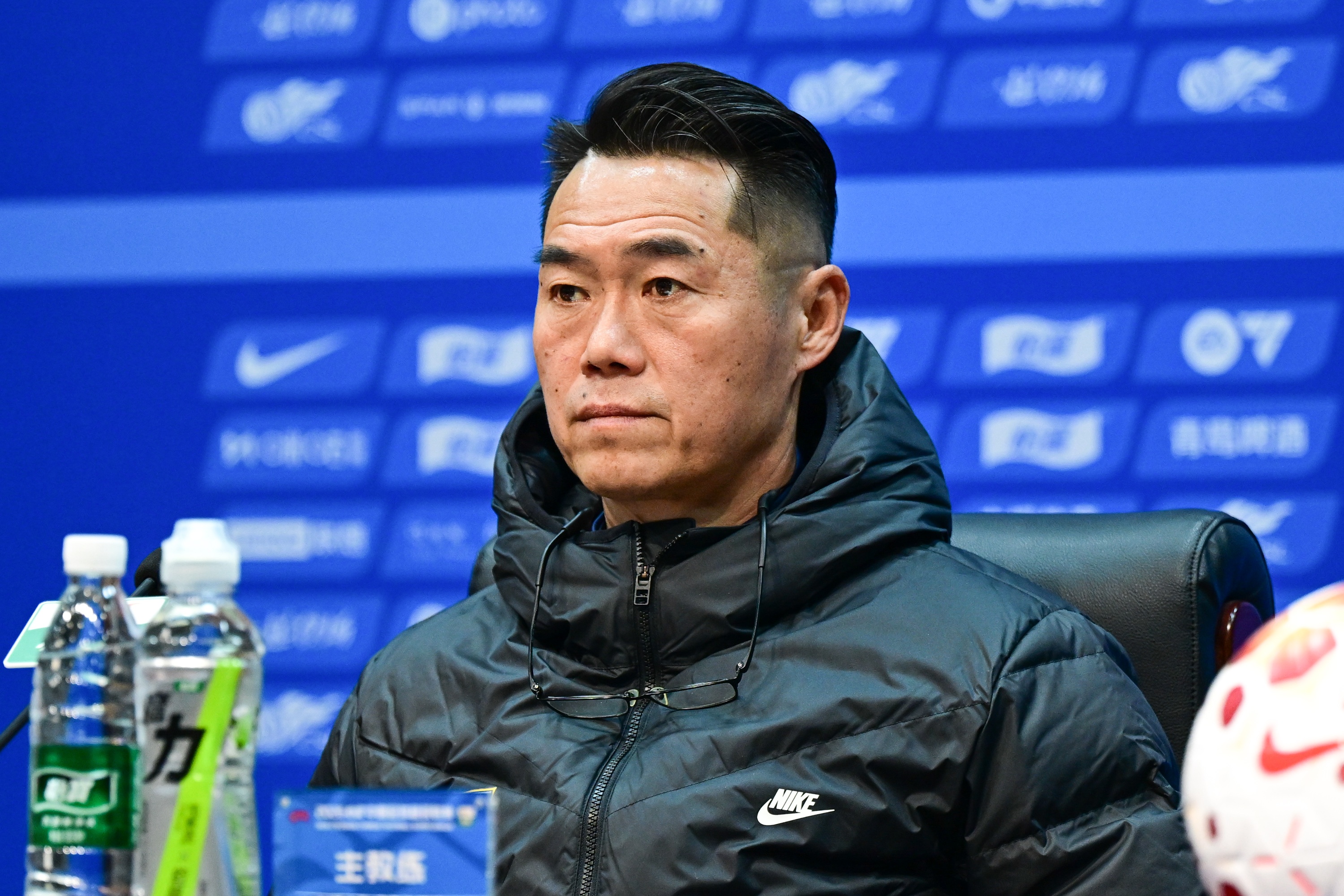 韓鵬中場(chǎng)警告：2-0最危險(xiǎn)，全員防守鎖定勝局
