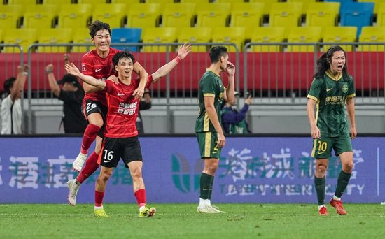 武磊兩針?lè)忾]拖累膝蓋 國(guó)足進(jìn)攻斷崖式下滑