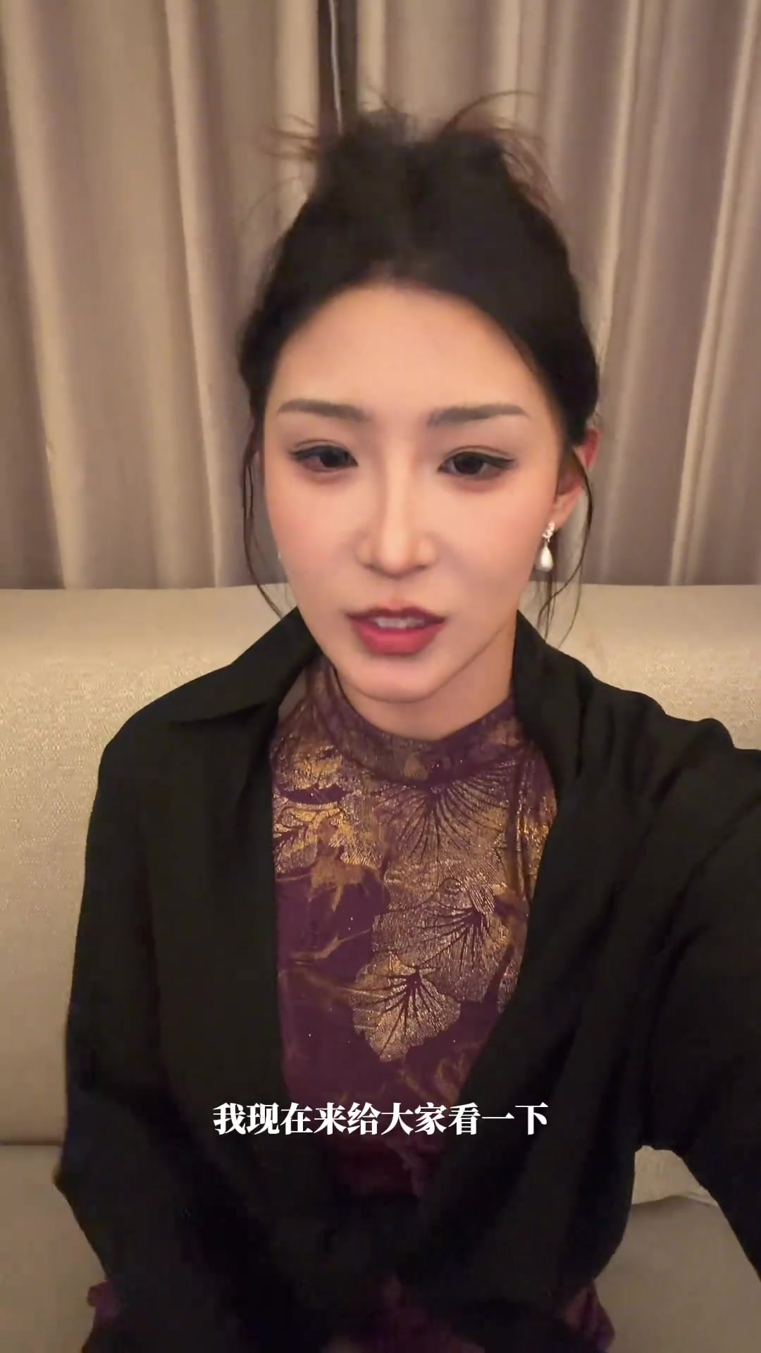 馬德李紫色旗袍亮相亞洲杯抽簽 稱中上簽信佳一指導 馬德李紫色旗袍亮相亞洲杯抽簽 稱中上簽信佳一指導