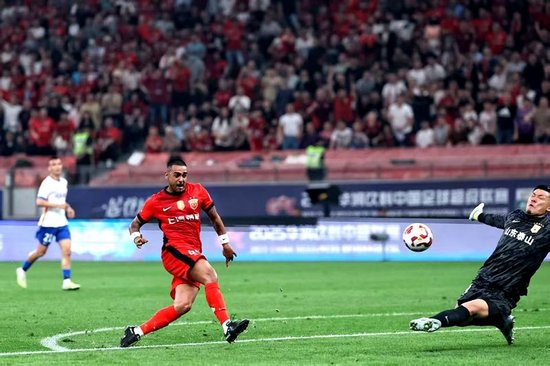 武磊點射破荒，海港補時階段1-1逼平泰山