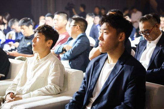2025上海明日之星冠軍杯抽簽：上海隊揭幕戰(zhàn)迎曼城U16，武磊現(xiàn)身羨慕后輩