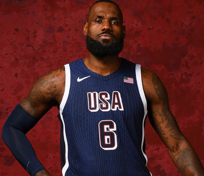 詹姆斯當選美國奧運代表團旗手，NBA本土球員首例