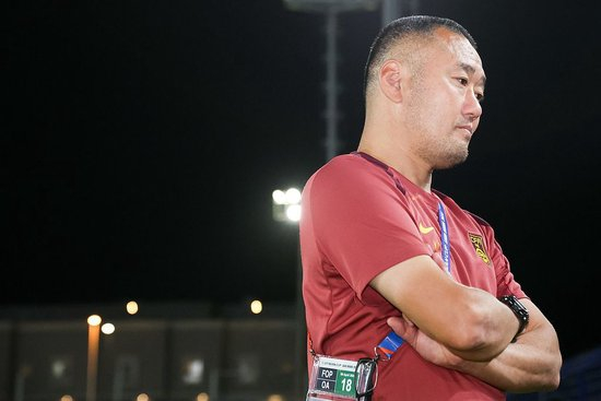 上村健一：隊員在對方陣型完整時盲目長傳 6人爭一點球