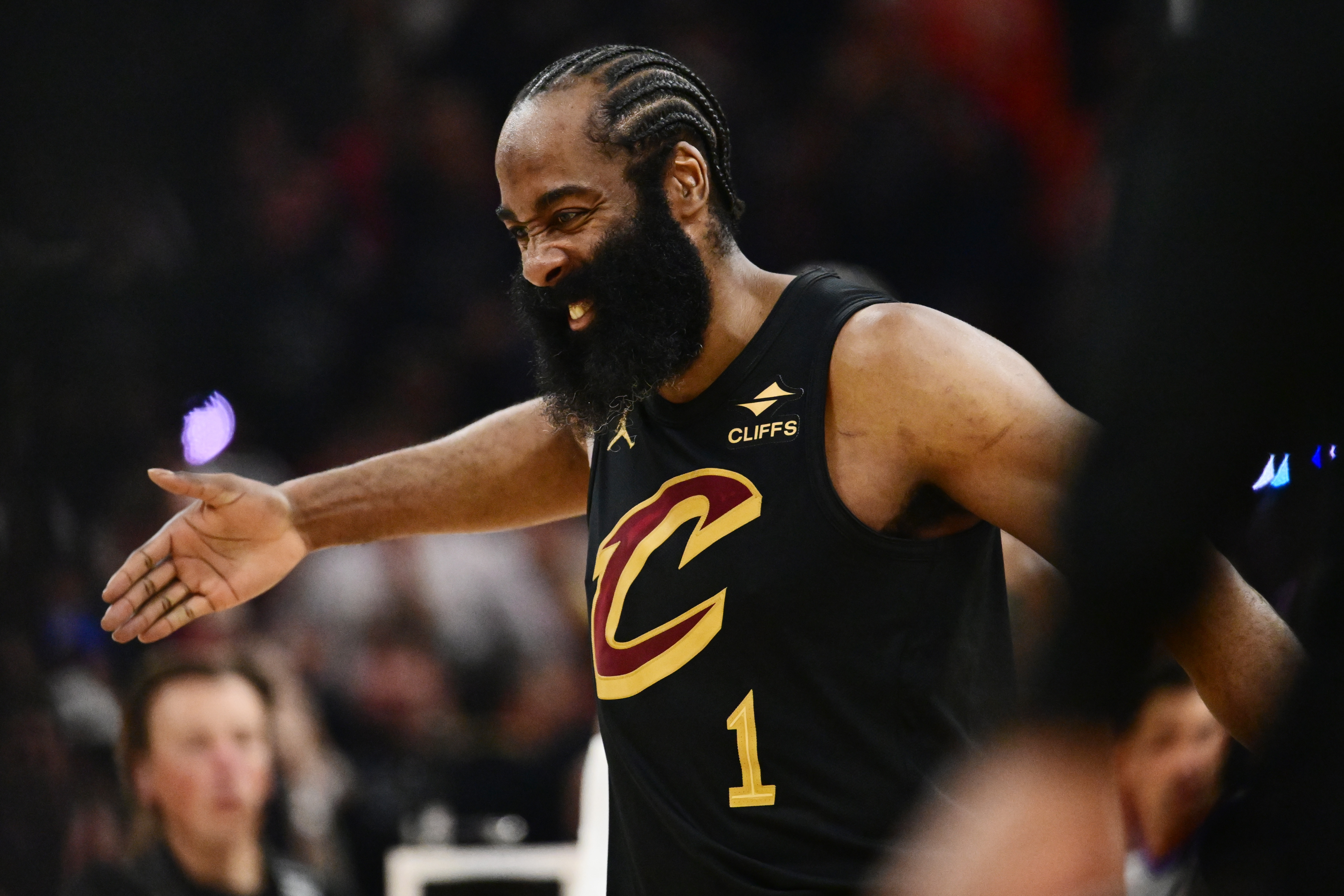 Windhorst：哈登預(yù)計降薪留騎士，為騎士梭哈字母哥或詹姆斯鋪路